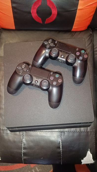 PS4 com 2 comandos originais!