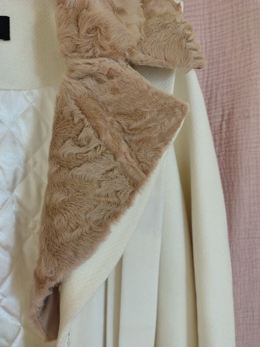 Полупальто молочного цвета 48-46размер