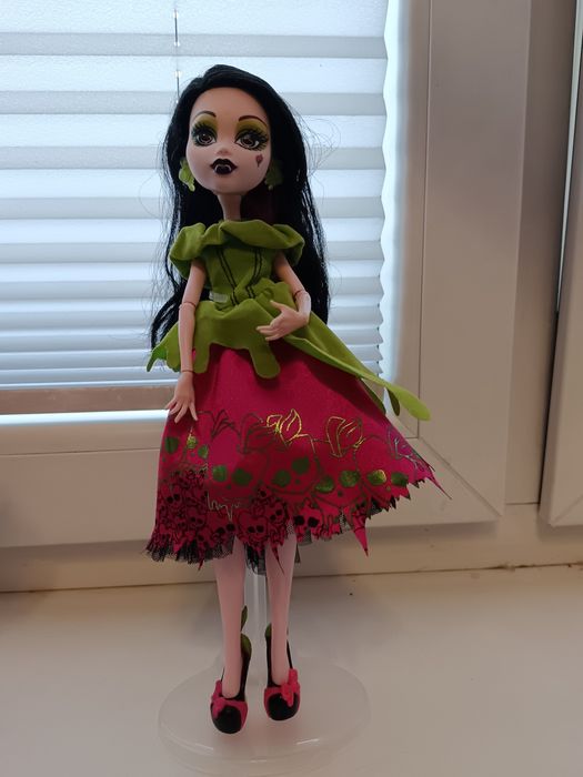 Drakurola lalka monster