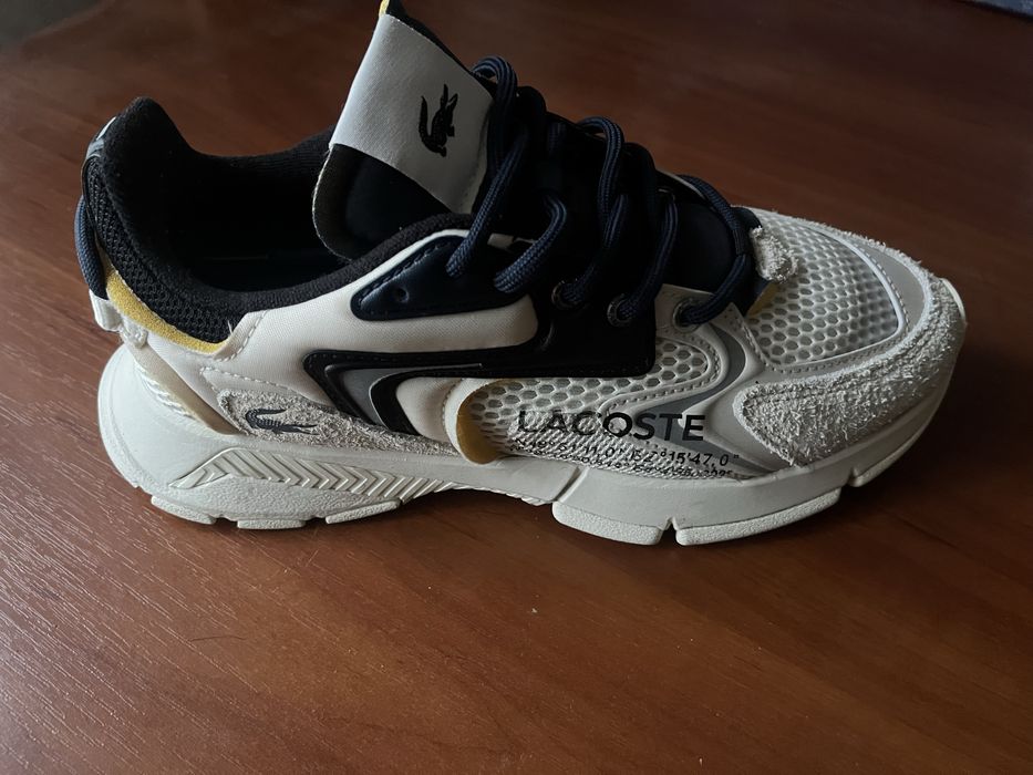 Оригінальні кросівки Lacoste
