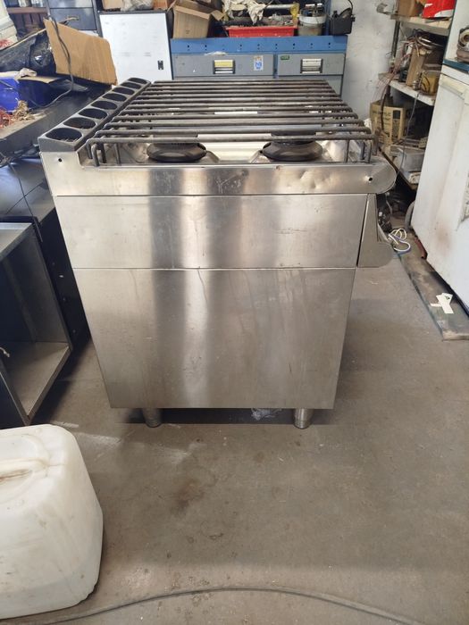 Професійна газова плита .