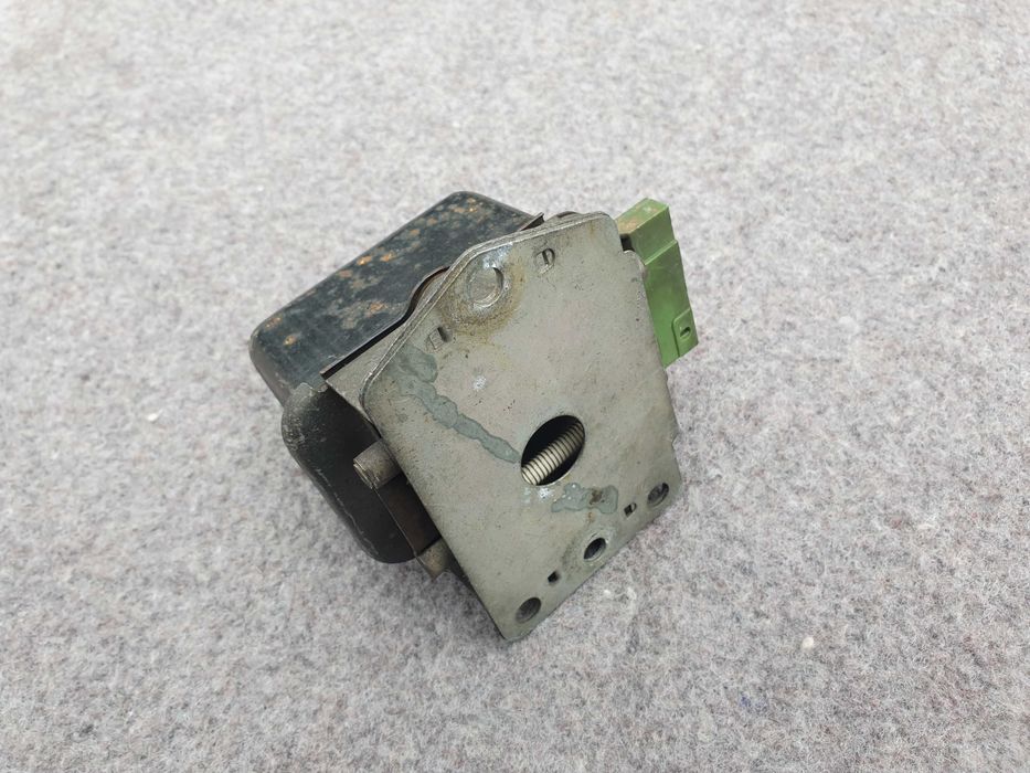 Fiat 125p Regulator napięcia Żuk Nysa Polonez alternator 15 67 RC1/12B