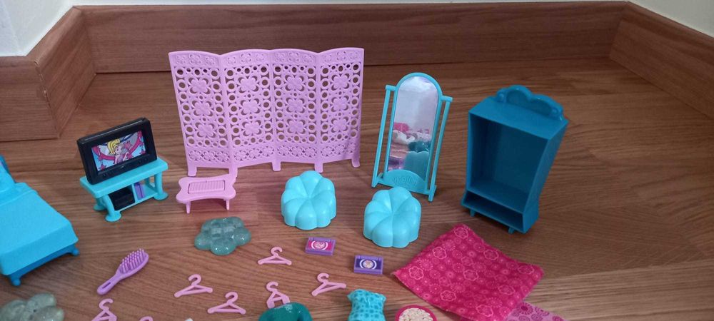 Conjunto Polly Pocket - 2 bonecas + roupas + acessórios