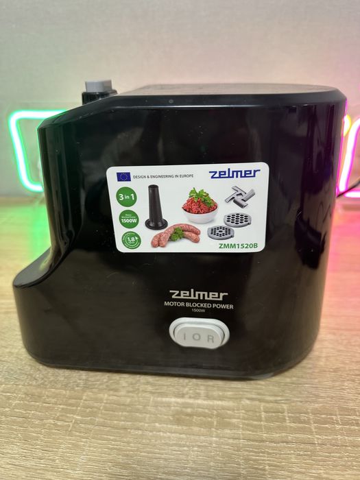 Мясорубка Zelmer ZMM1520B
