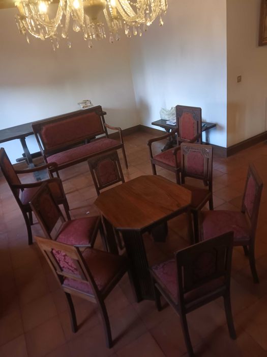 Conjunto de cadeiras, mesa e cadeirões vintage, antiguidades