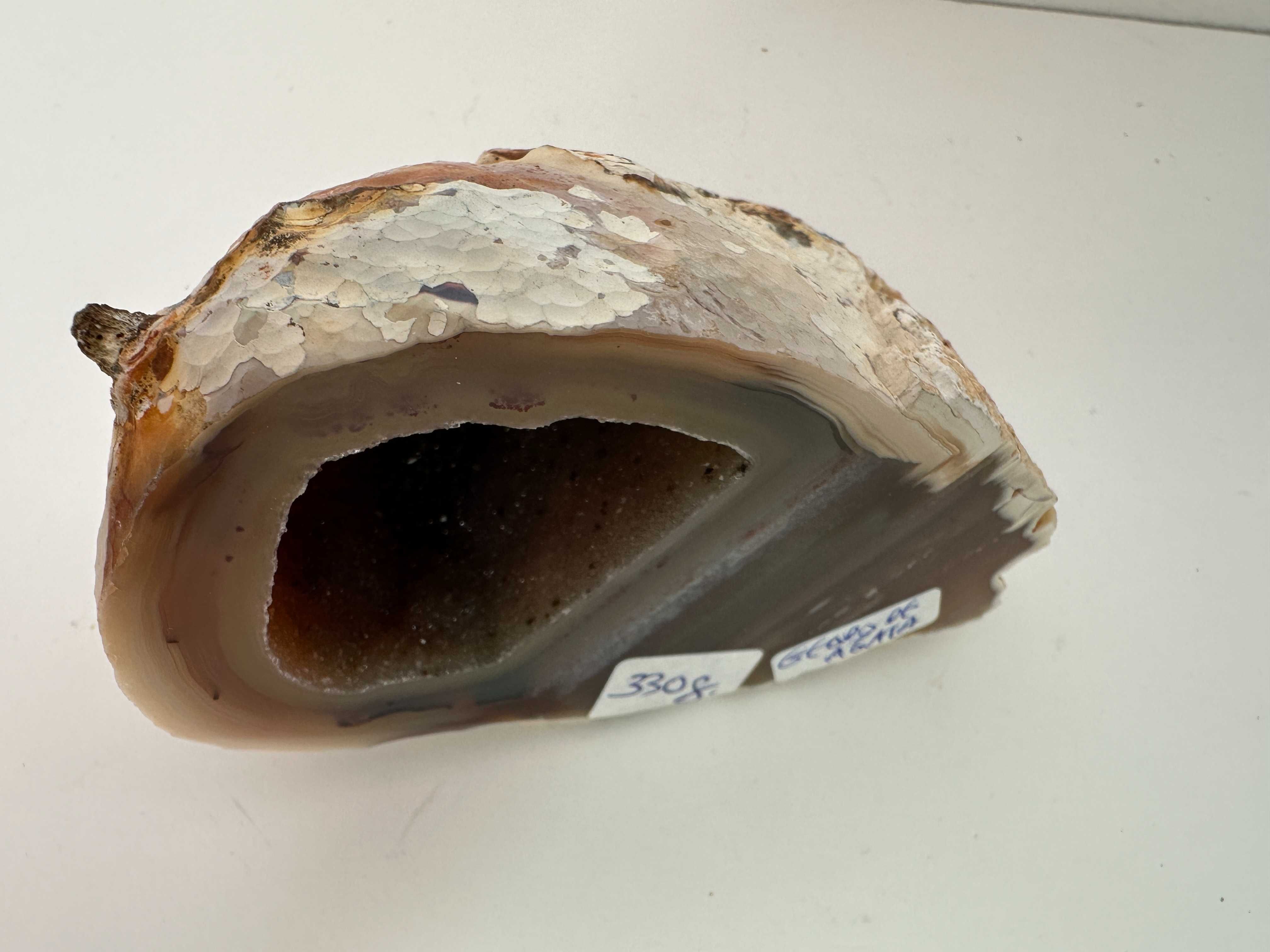 Geodo de ágata novo,  com 330 g.