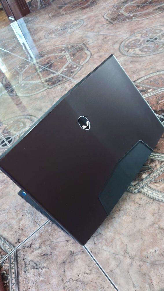 Alienware M18 r2