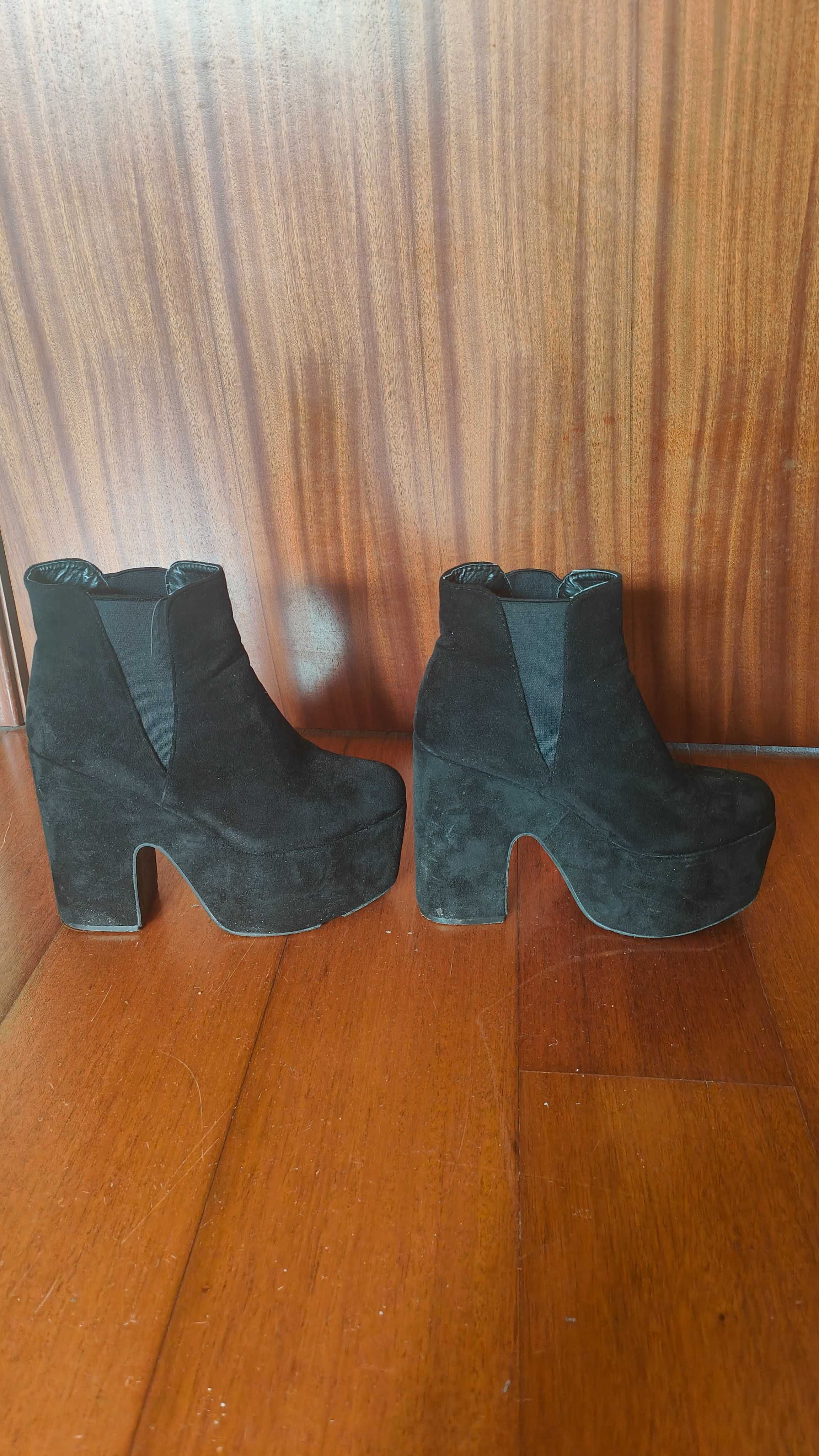 Botas pretas salto alto cunha 37