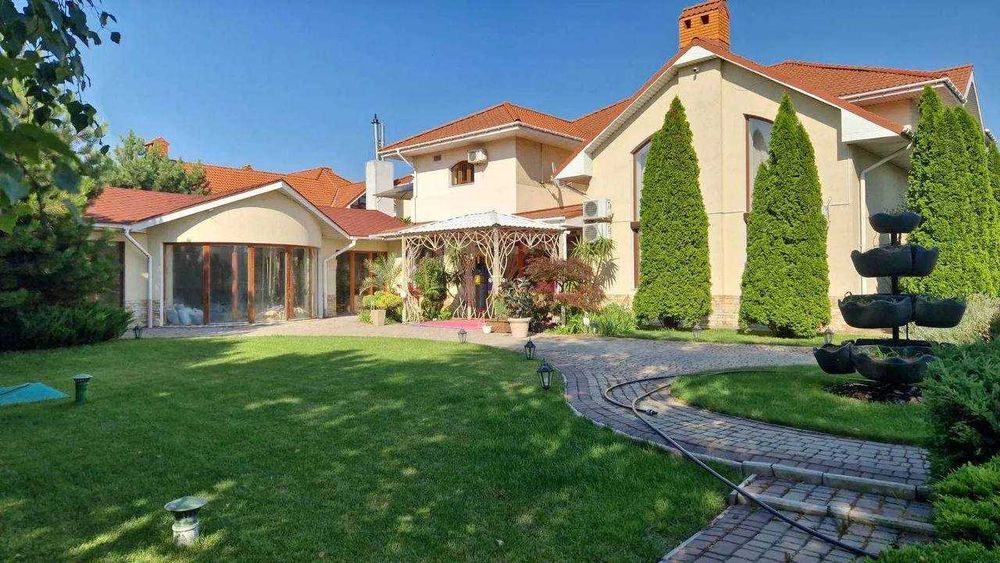 Продажа элитного дома в Совиньоне — участок 28 соток, море рядом.