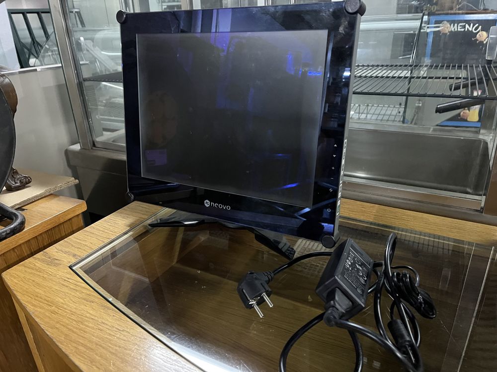Monitor AG Neovo X-15A como novo