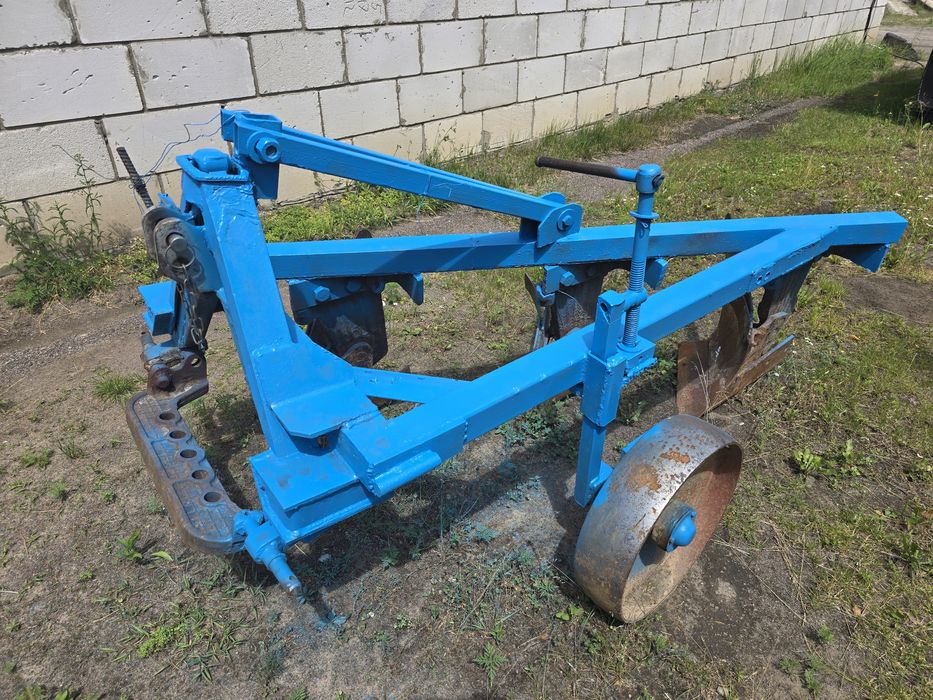 Плуг трьох корпусний 3 35