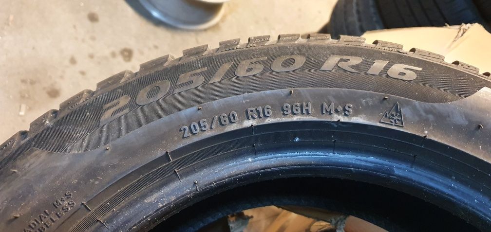 205 /60/16  Pirelli  SottoZero 3  7mm opona pojedyncza