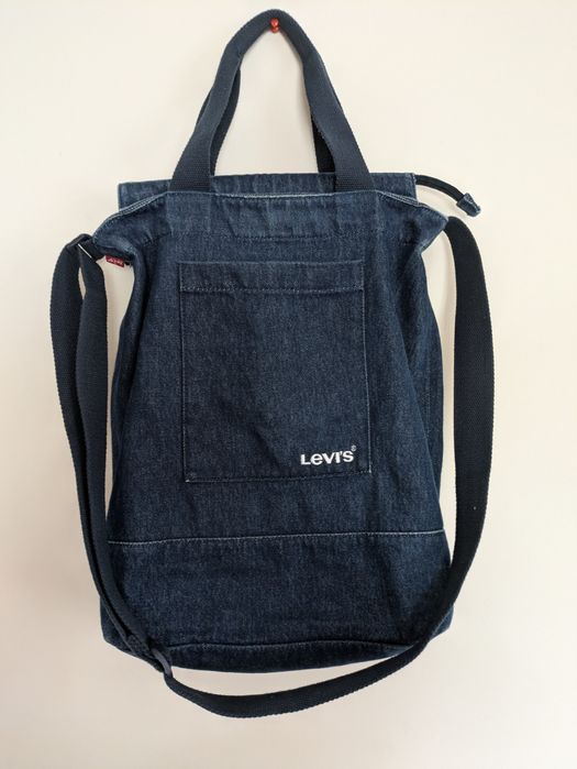Torba na ramię "Levi's", granatowa,w dobrym stanie. Pozdrawiam.