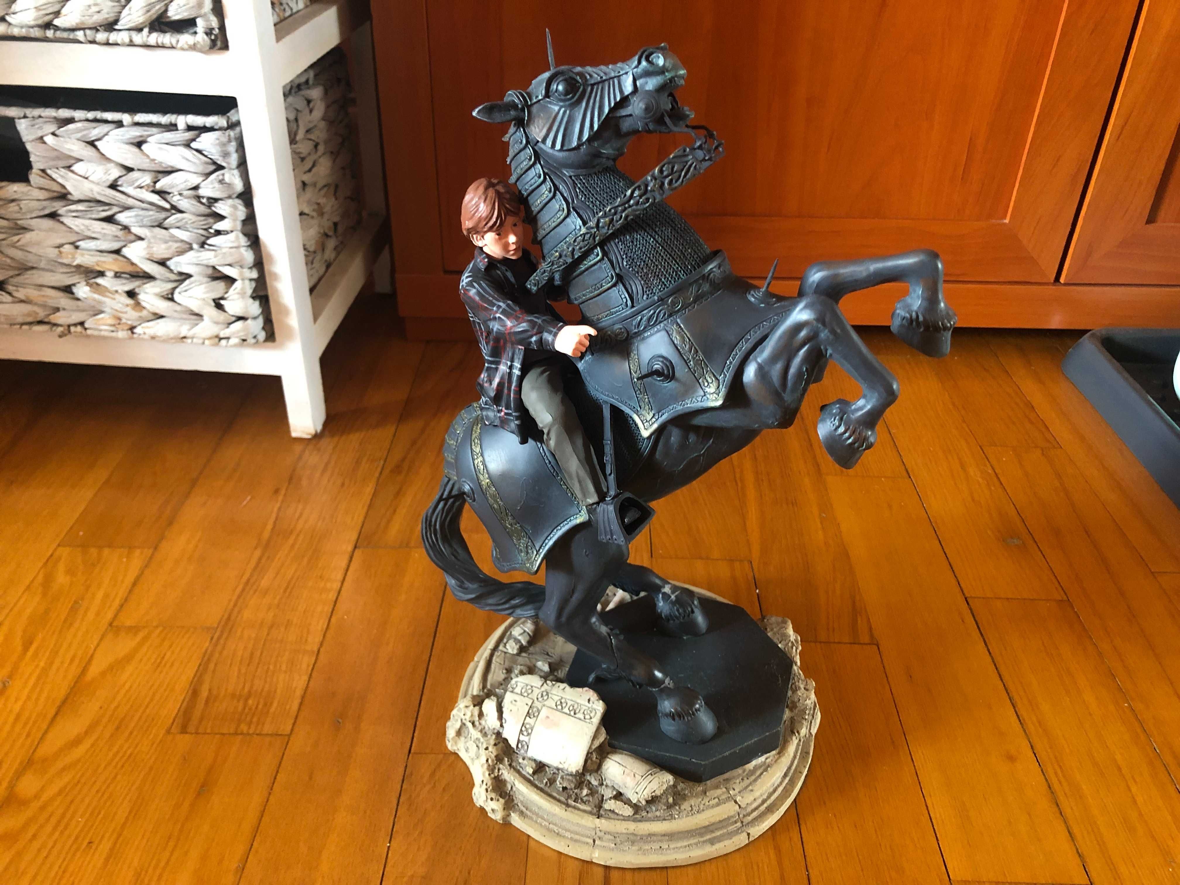Figurka Enesco Harry Potter Ron Weasley on Horse Chess
