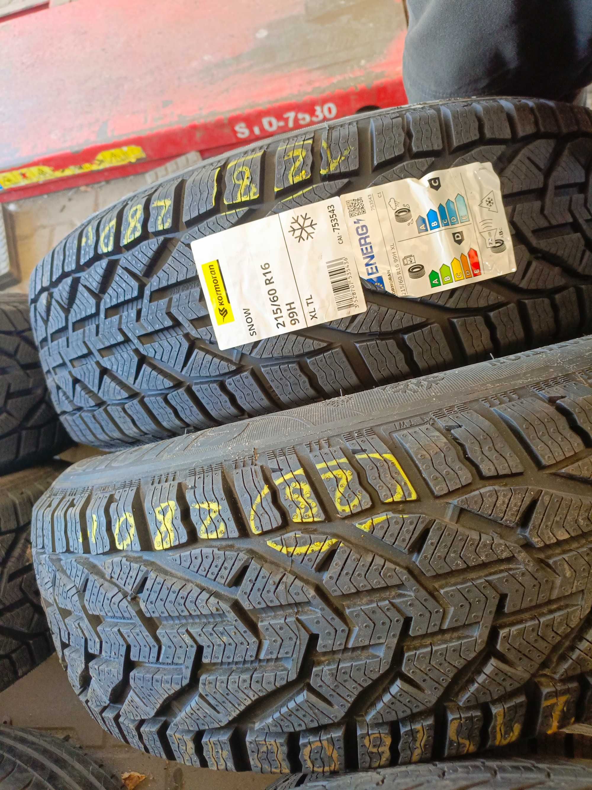 Nowe opony zimowe 215/60/16 Kormoran 2 sztuki 2024/25r