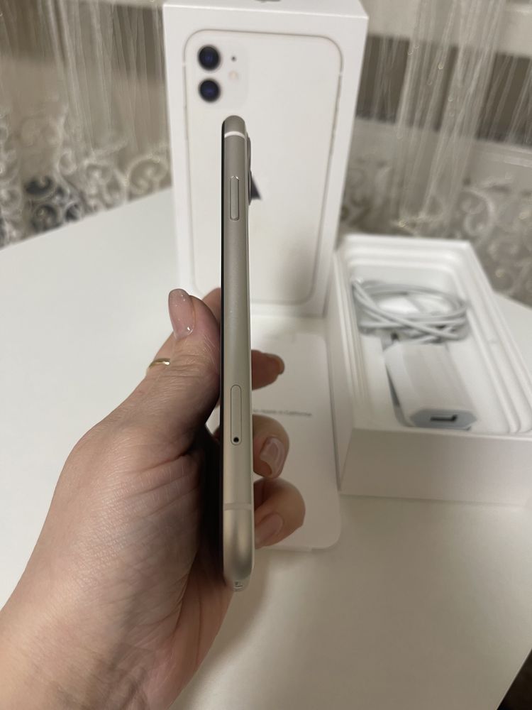 iPhone 11 64 в чудовому стані