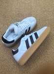 Białe buty samba Adidas w rozmiarze 41