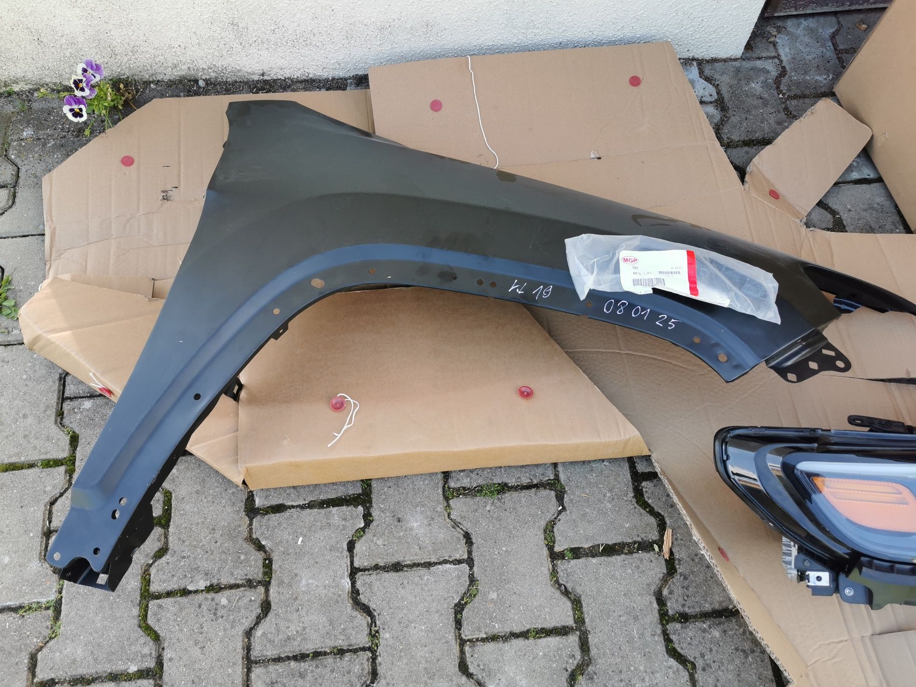 Błotnik lampa prawa przód jeep cherokee kl polift