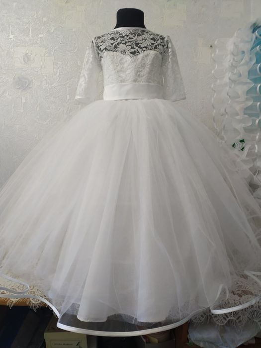 Плаття білосніжне на зріст 116-122 см. Платье белое на девочку