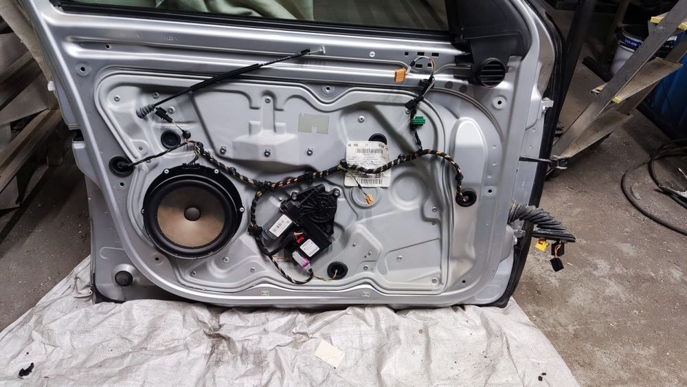 Drzwi lewy przód kierowcy skoda octavia kombi 2 lift LA7W 8E8E