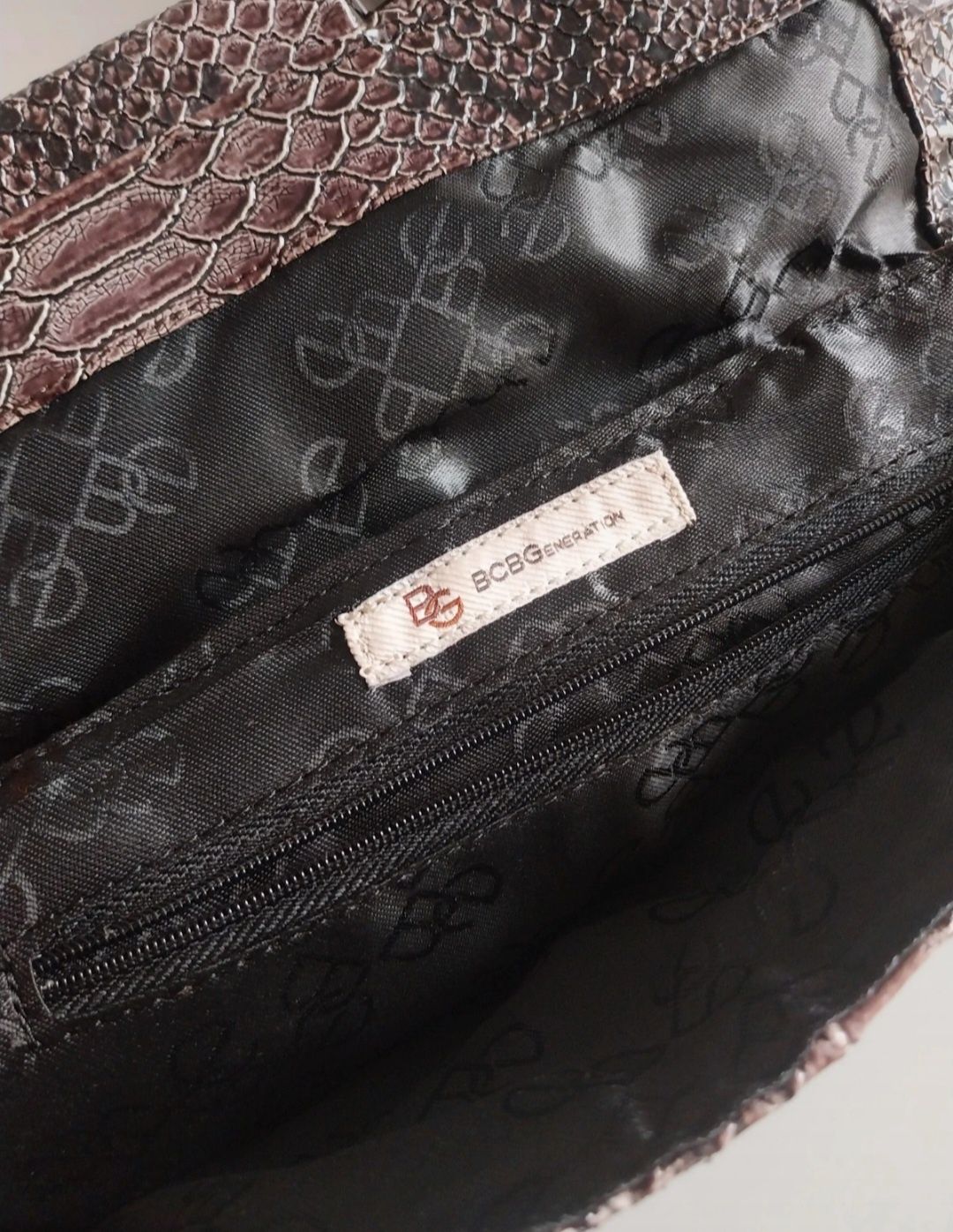 Mala de mão | Clutch | BCBGeneration | Pele sintética | como nova