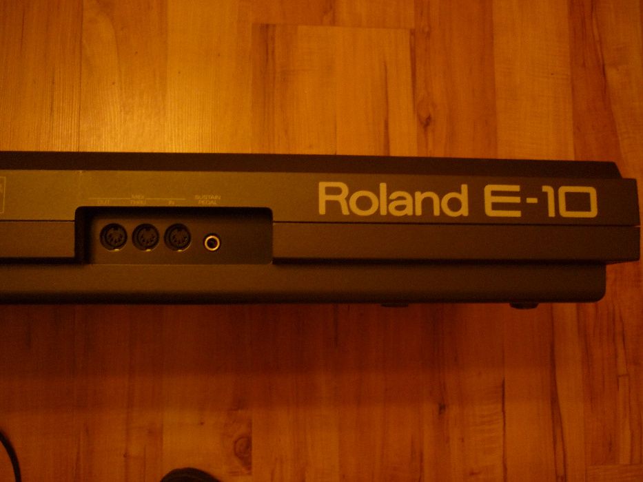 Roland E-10 Synthesizer