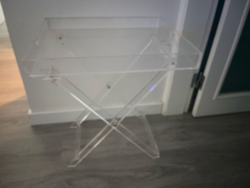 Mesa de apoio em Acrilico