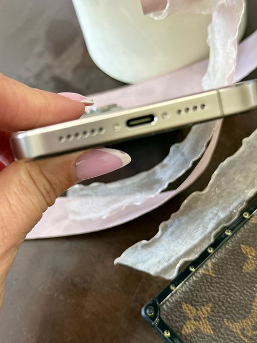 iPhone 15 Pro Max  Natural Titanium подарунок чохол Louis Vuitton