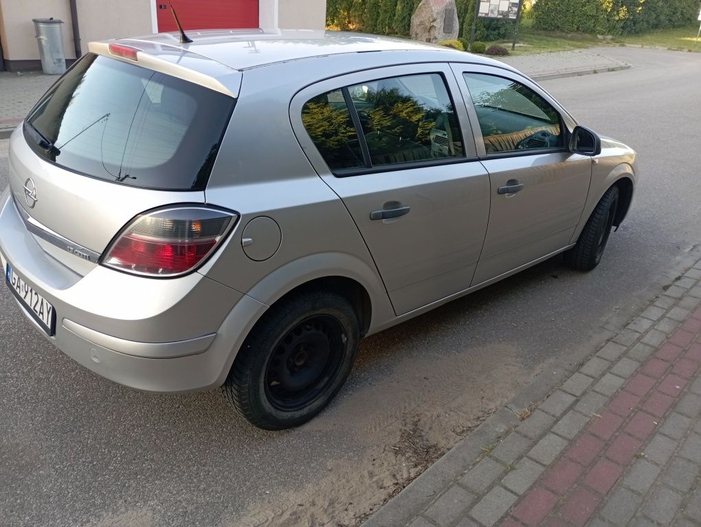 Astra h,1.7 td,2011 r,295 tys,klima sprawna