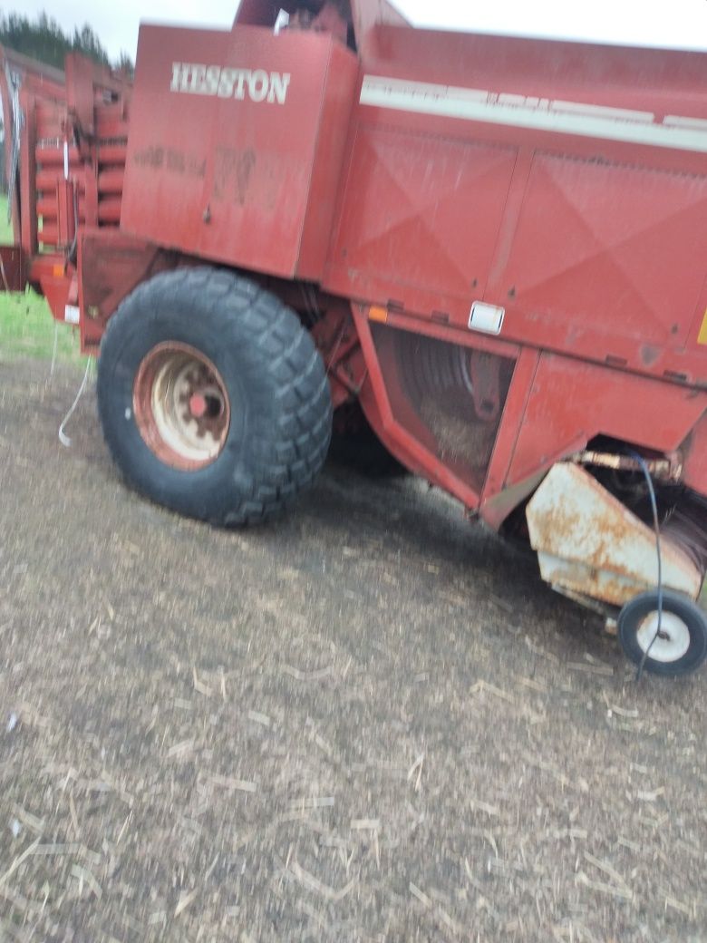 Prasa hesston 4800 New Holland massey ferguson