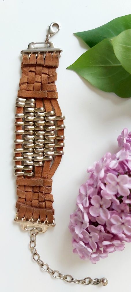 Bransoletka brązowa pleciona ze skóry z metalowymi kuleczkami - boho