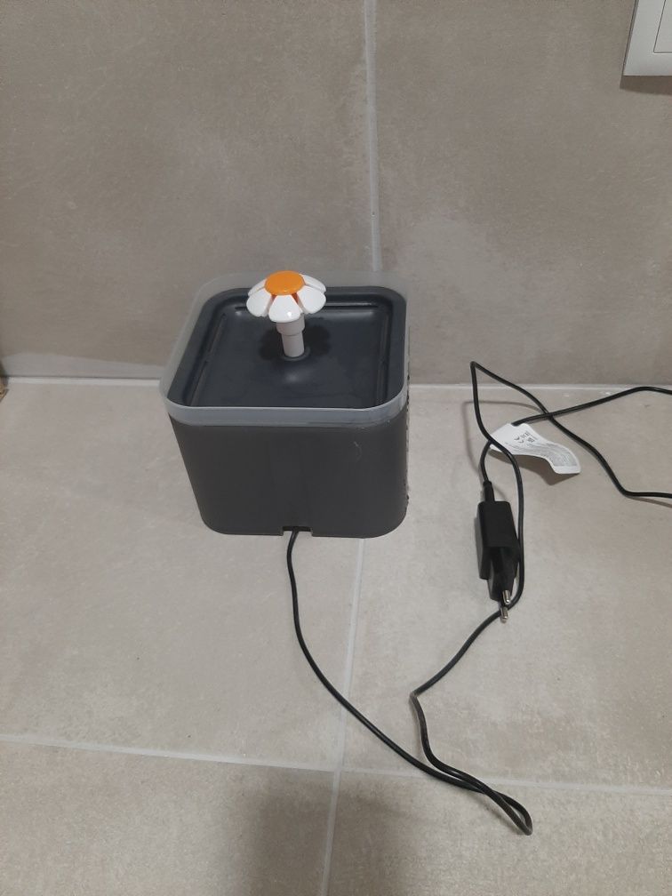 Fonte gato tomada normal