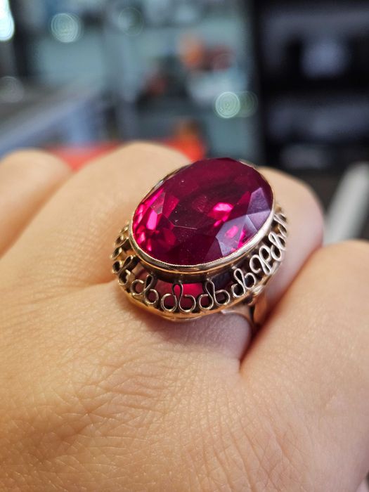 Złoty pierścionek 585P Rubin Owalny