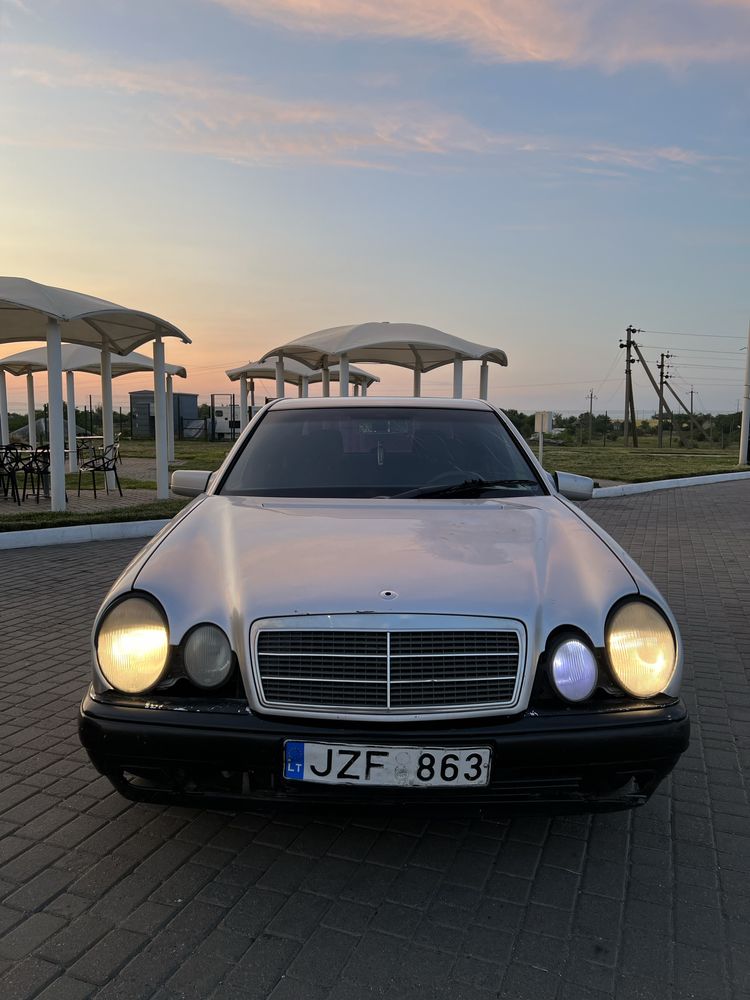 MERCEDES E-Class 2.0 Бензин