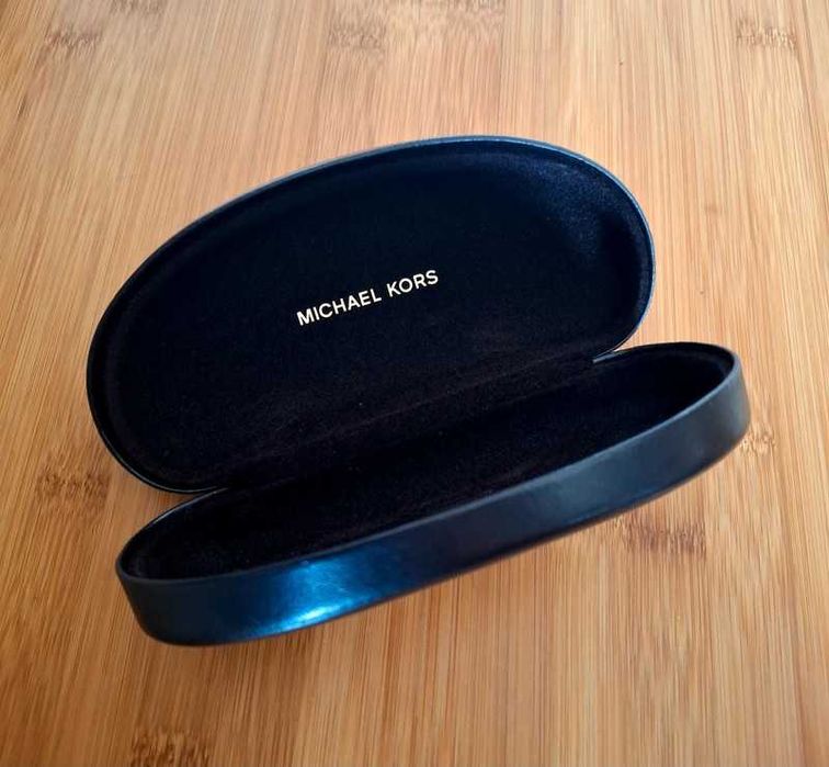Michael Kors sztywne etui na okulary czarne