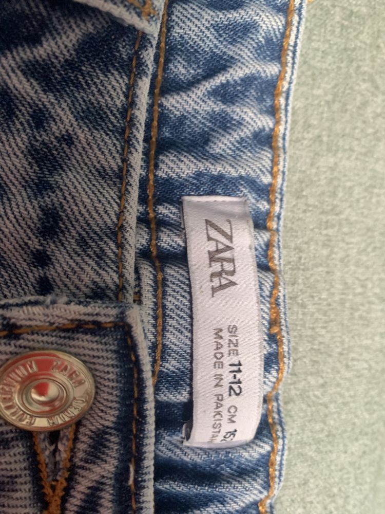 Zara Oryginalne Jeansy z naszyta latka