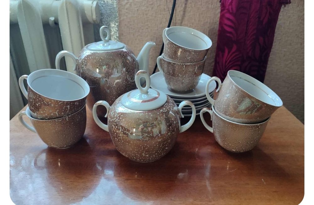 Чайні, кавові, молочні, супні сервізи.