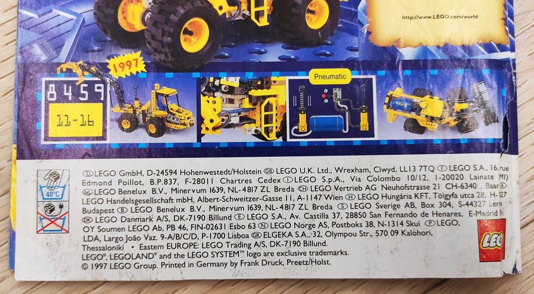 Katalog klocków LEGO z 1997 roku.