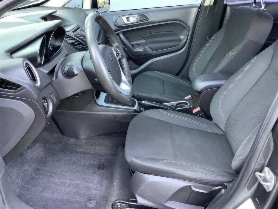 Ford Fiesta SE      2016