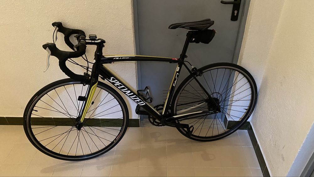 Bicicleta de Estrada - Specialized (com pedais incluidos)
