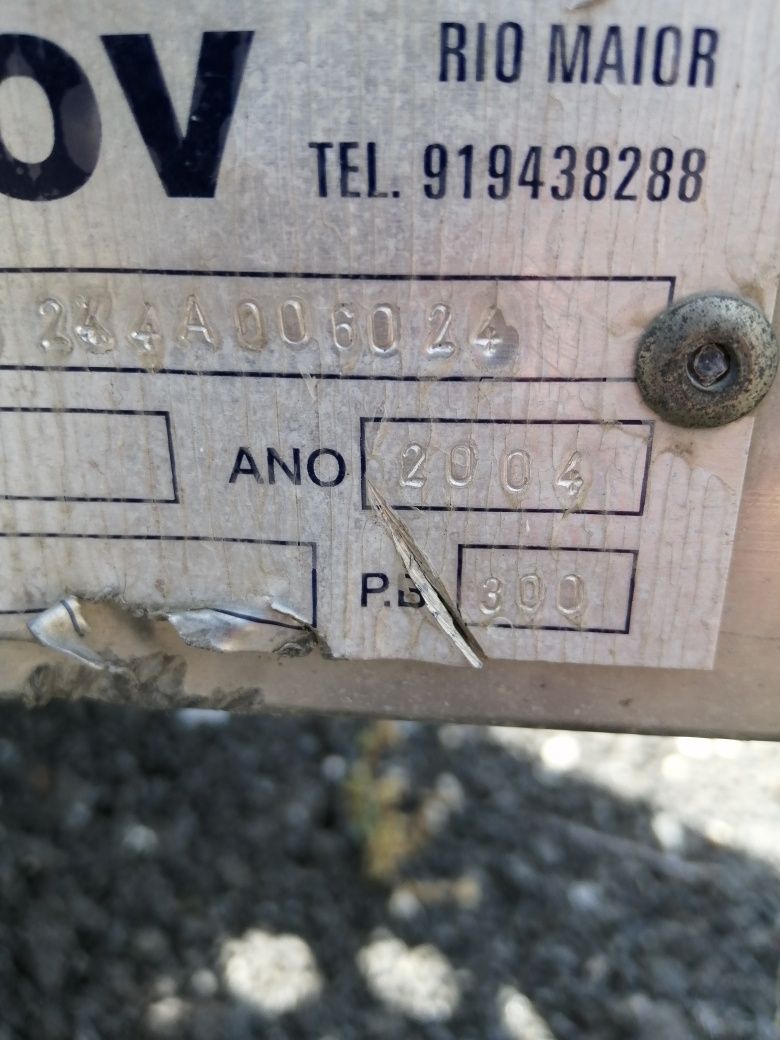 Reboque/atrelado com matrícula