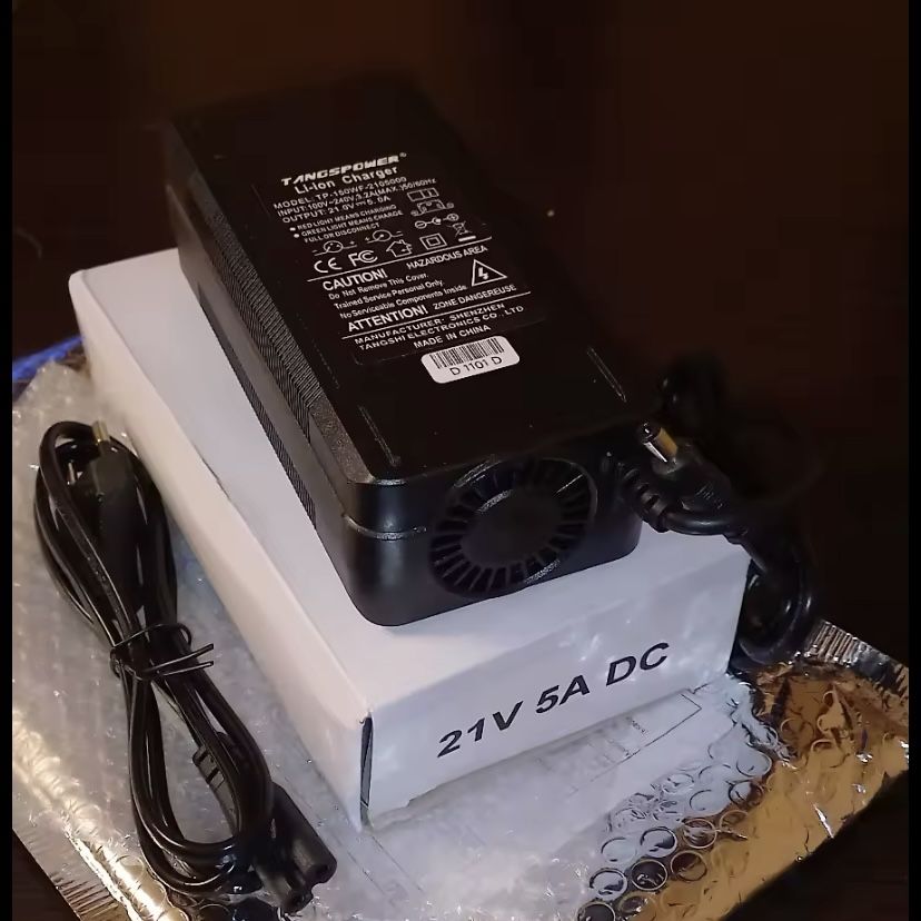 Bardzo szybka Ladowarka Li-ion 21V 5A 150W do batrii litowych