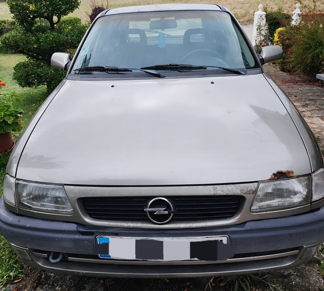 Opel Astra a gasolina e a GPL