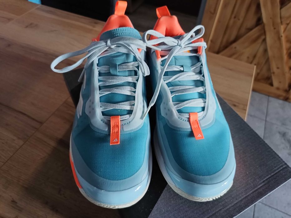 Nowe damskie buty tenisowe Adidas Avacourt