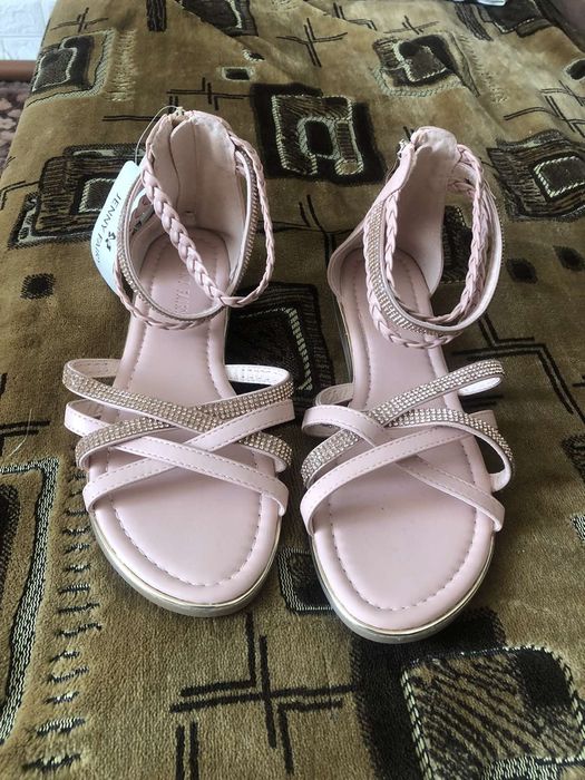 Продам женские босоножки 39 размер.