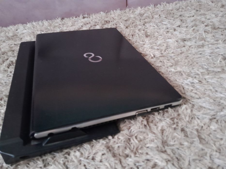 Ноутбук fujitsu s904  із док станцією, (intel core i7) та 2к дисплей