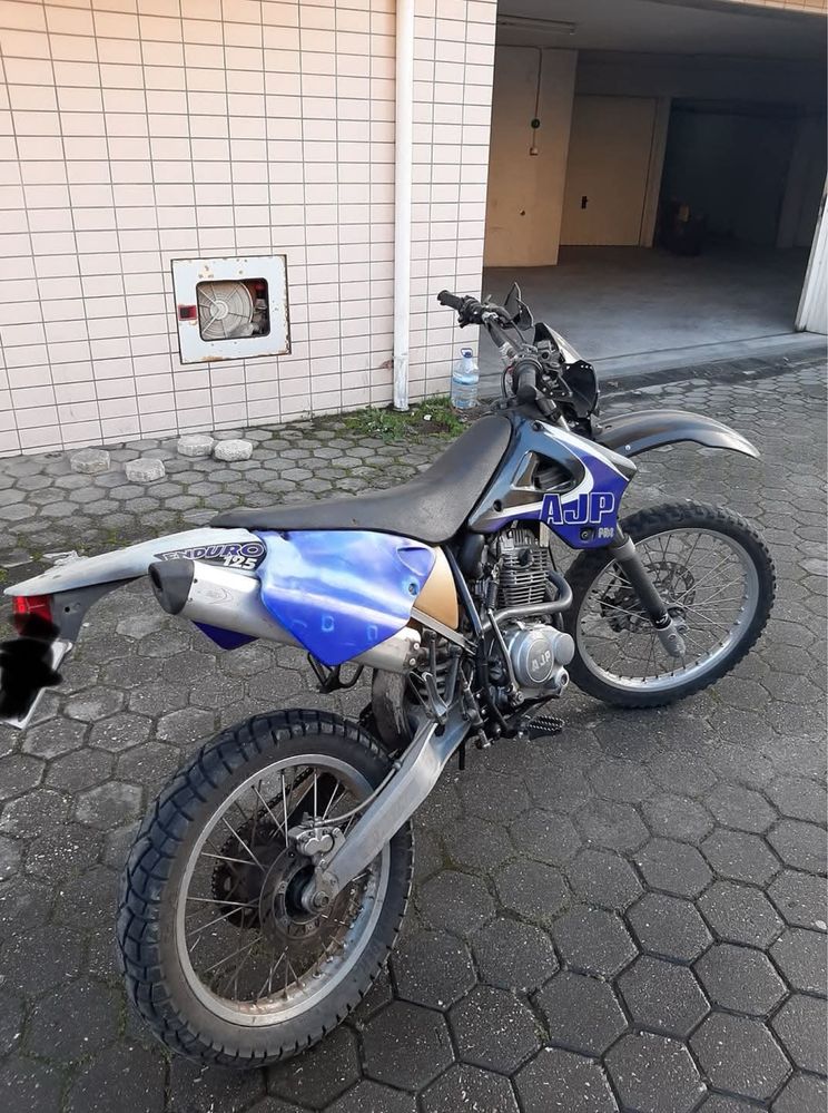 Vendo ou troco MOTA AJP 125cc
