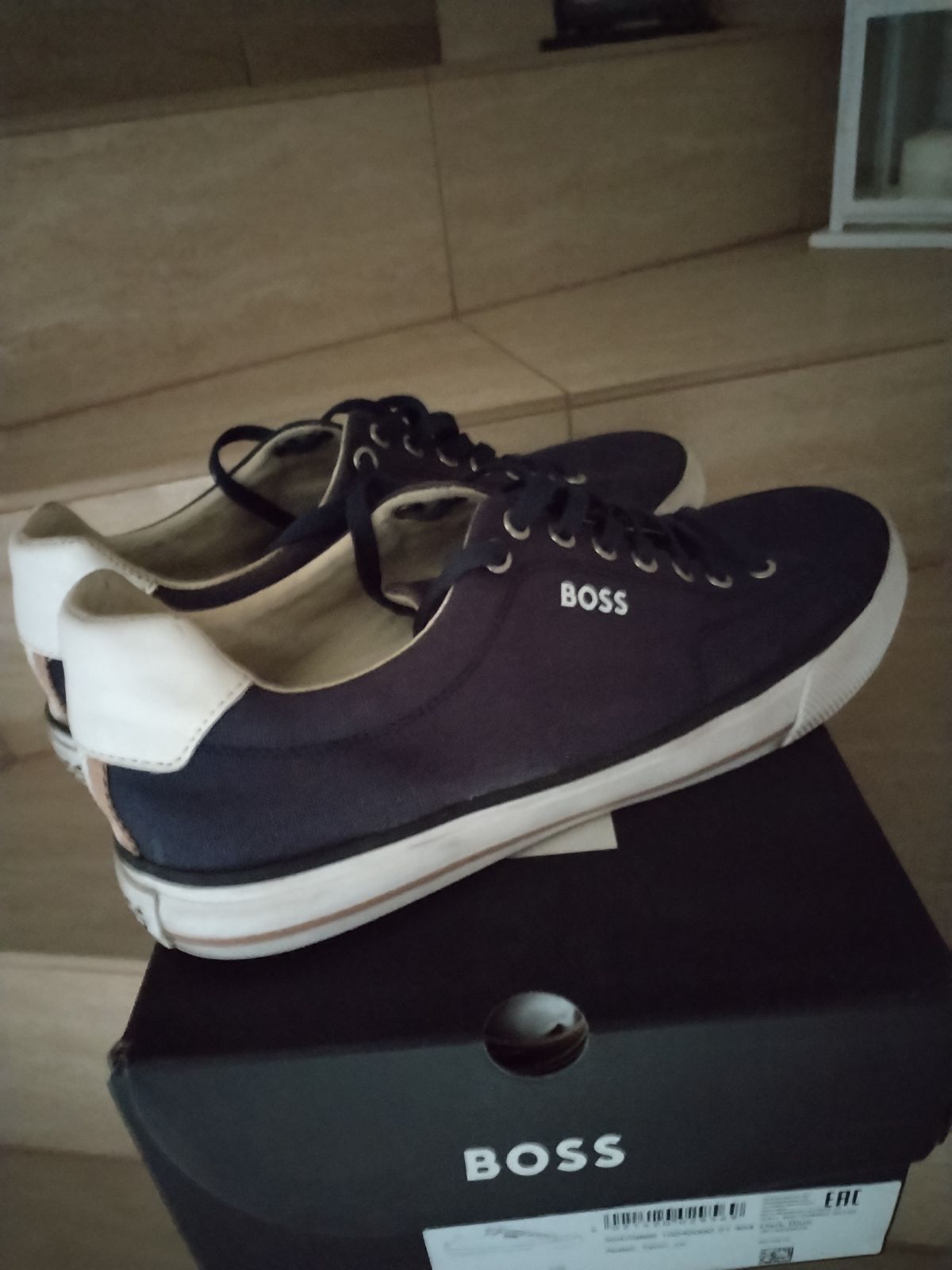 Hugo Boss buty męskie sportowe AIDEN tenn  r.44 okazja