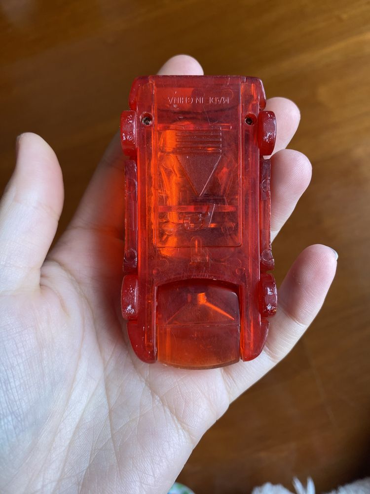 Carrinho de plastico vermelho lanterna vintage