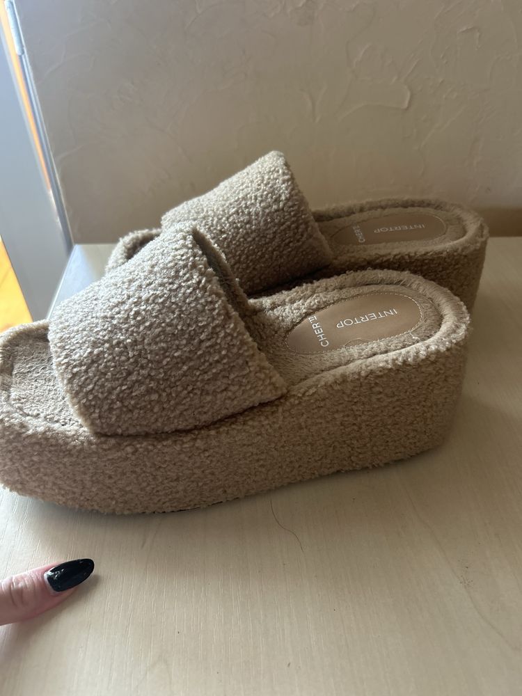 Шльопанці INTERTOP & CHER 17 б/у